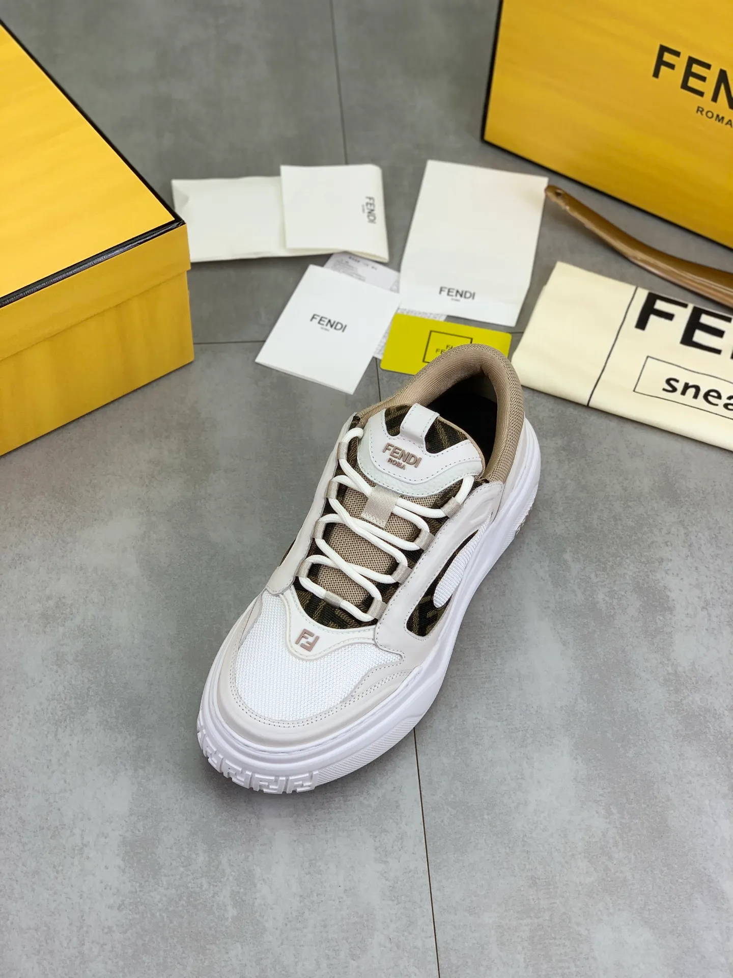Men's Men's Shoes 💰P740 New Style 💰💎💎💎Summer Hot Style [FENDI Fendi] Top Version 🆕New slip-on sneakers, wavy soles engraved with original words. Embossed Fendi Flow lettering on the heel. The upper is made of high-end calfskin and breathable materials. Original lining with tone-on-tone details decorated with innovative handcrafting techniques. Ultra-light and wear-resistant TPU and IP foam soles, overall lightweight and comfortable. Size:39-44 (38 45 can be customized)
